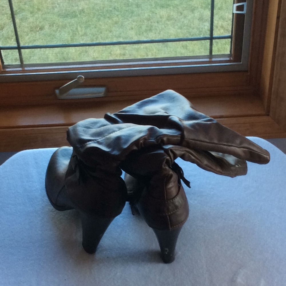 Boots - Picture 2 of 4